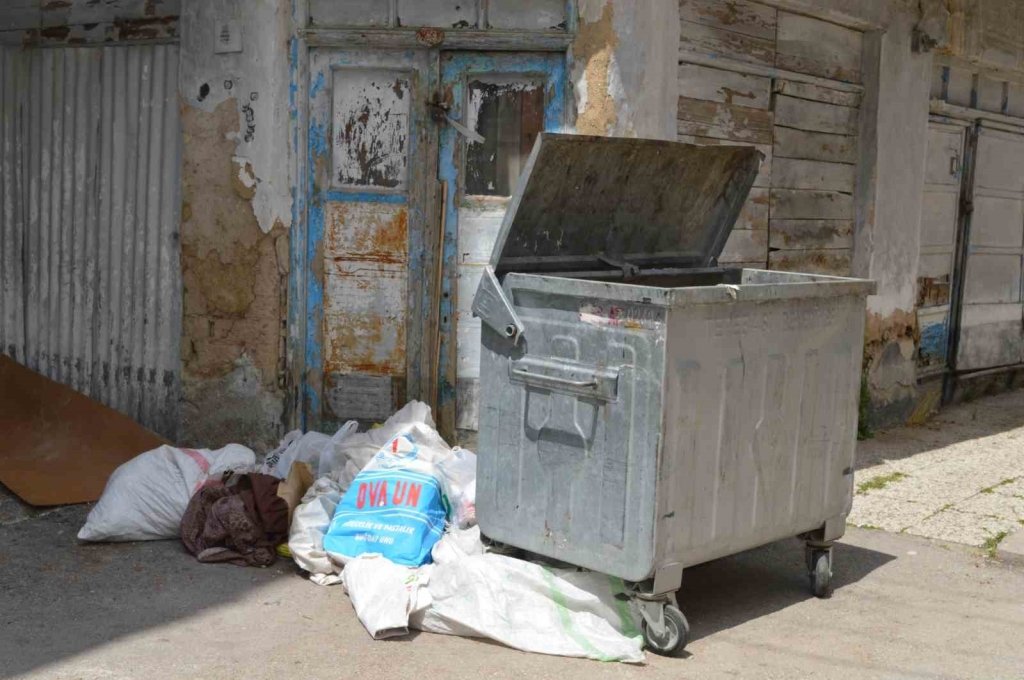 Bilecik Haber Bos Cop Konteyner Yerine Yanina Birakilan Atiklar 3488