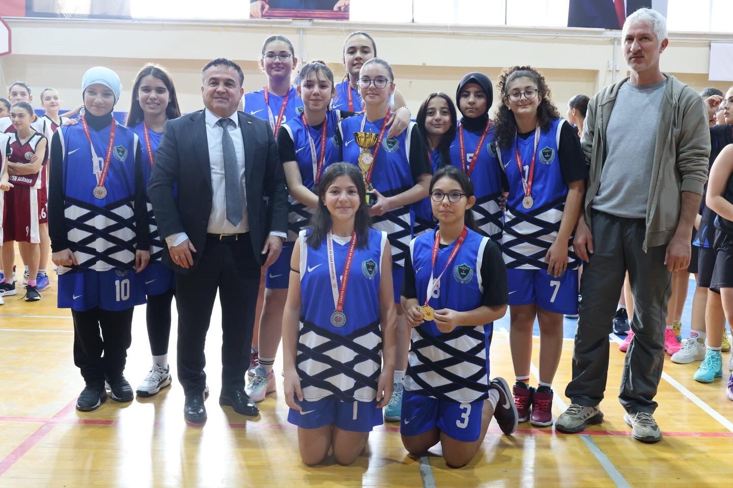 606456403 1271773288334325 6601093595280359125 N-1