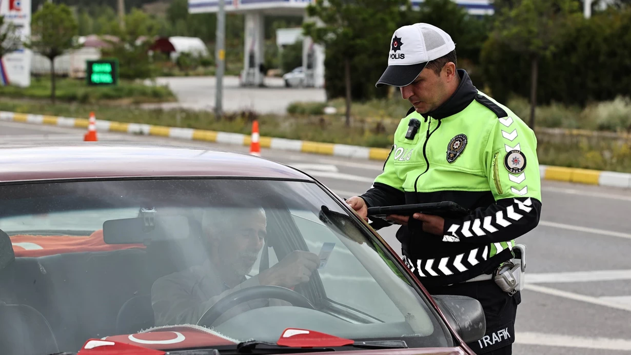 Trafik Kanunu Teklifi Tbmmde Kabul Edildi Ihlallere Rekor Cezalar Geliyor Whbv