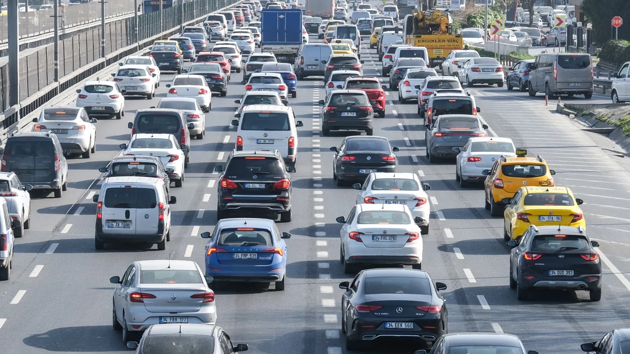 Trafikte Korsan Devri Kapaniyor 100 Bin Tl Ceza Kesilecek Ehliyet Geri Alinacak Ezjn