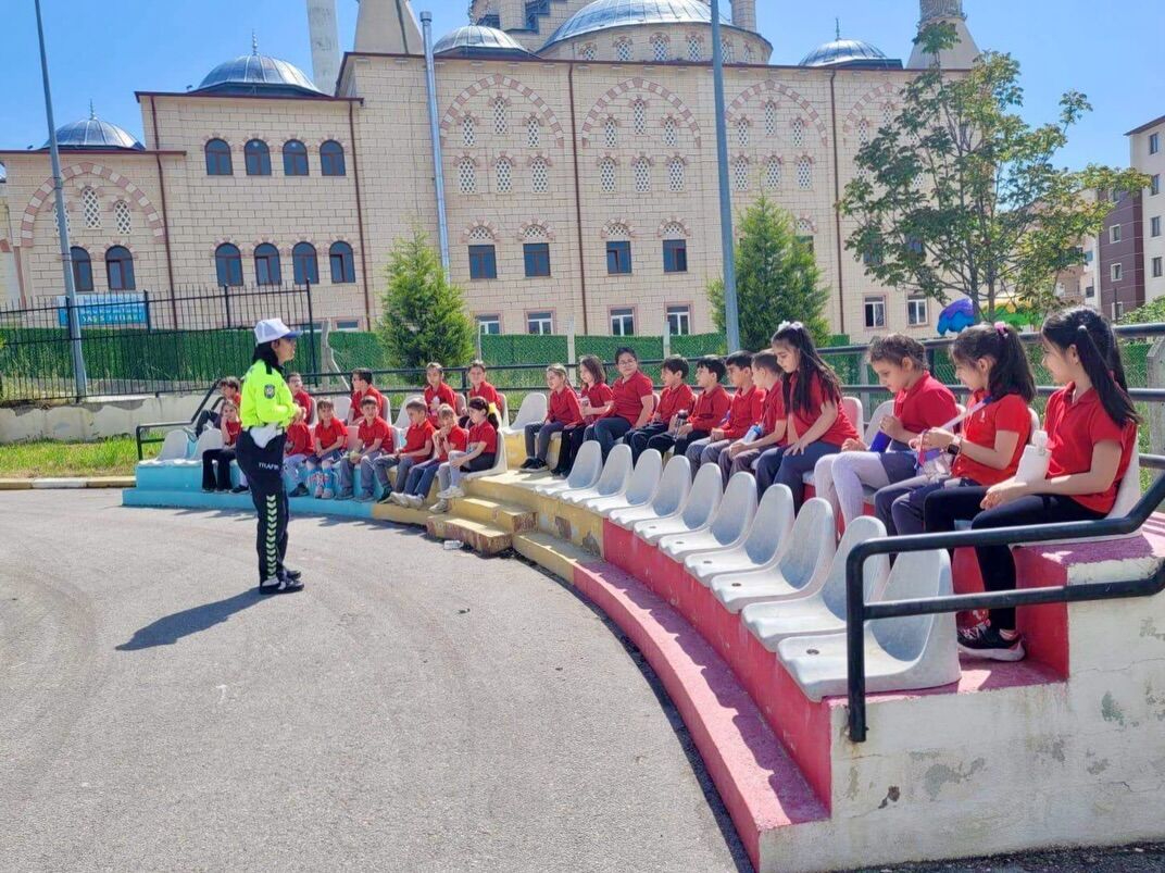 🛣️ Trafik Bilinciyle Büyüyen Çocuk, Geleceğe Güvenle Yürür.🚶🏼 ➡️🤝Bi̇rli̇kte Güvenli Gelecek Pr