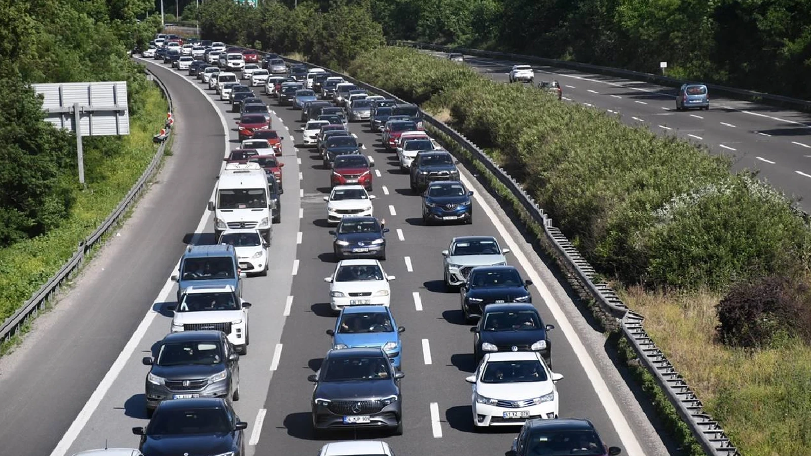 Eaa8Bf2B Trafikte Yeni Duzenleme Artik Bunu Yapanin Ehliyeti Iptal Edilecek Nwht