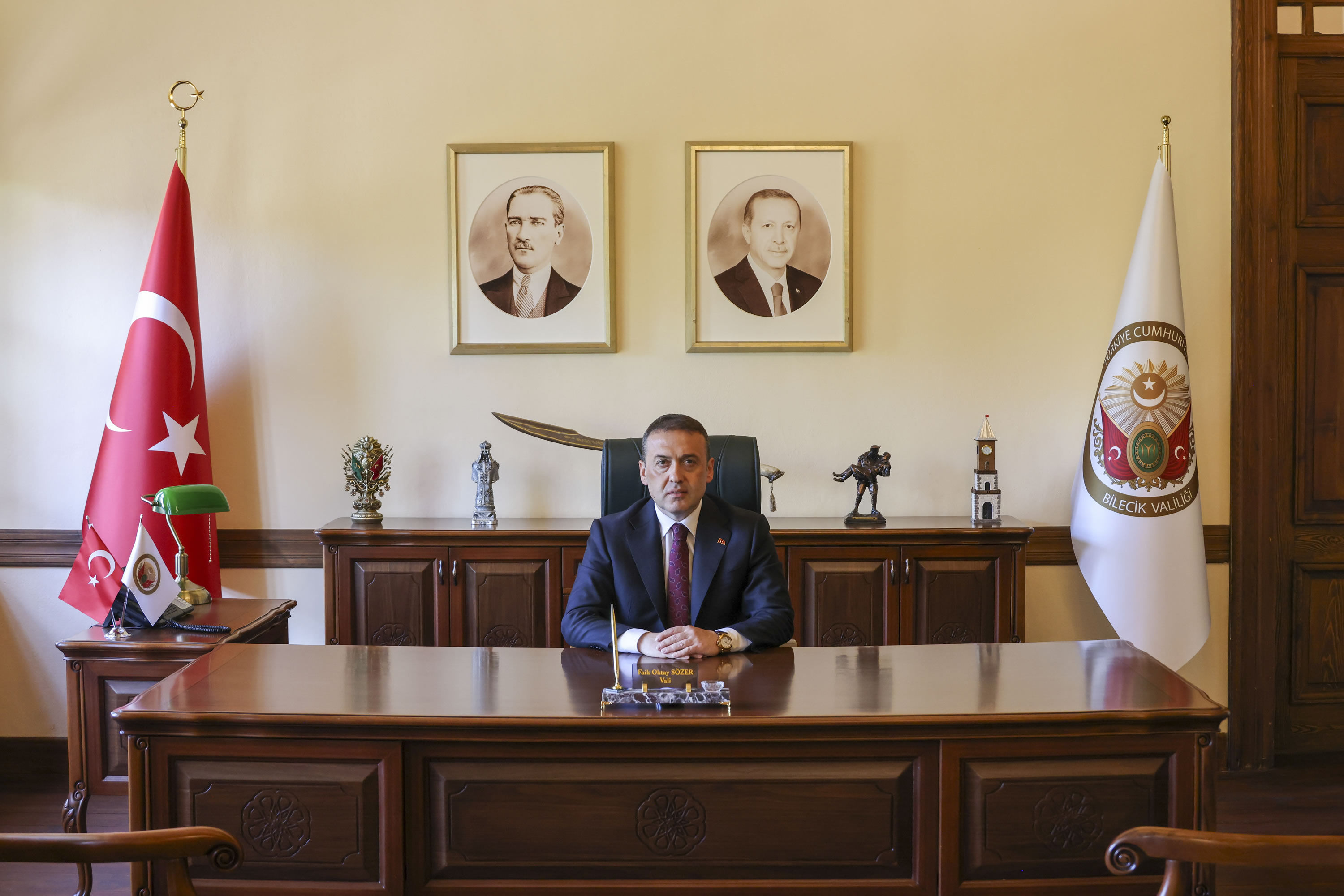 Vali Faik Oktay S O Z E R