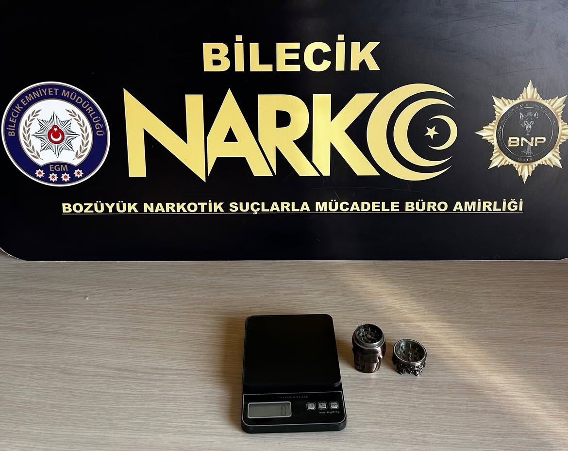 A W806836 01 TELEFON GÖRÜŞMELERİNDE YAKAYI ELE VERDİLER