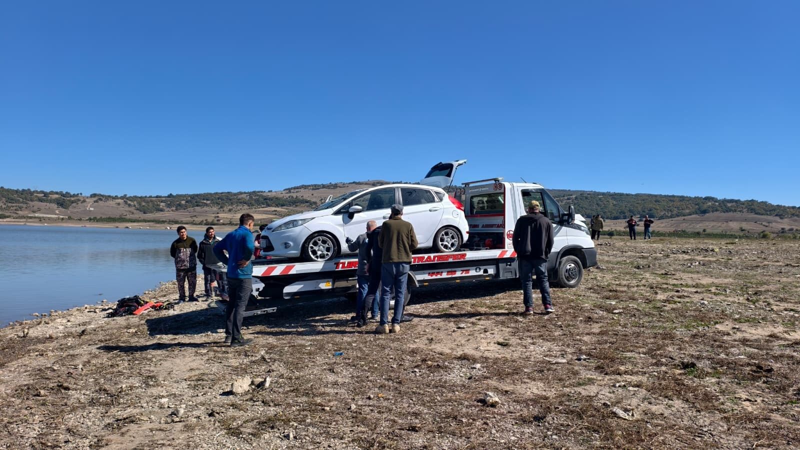 BALIK TUTMAYA GİTTİKLERİ BARAJA ARAÇLARI DÜŞTÜ A W807425 01 BALIK TUTMAYA GİTTİKLERİ BARAJA ARAÇLARI DÜŞTÜ