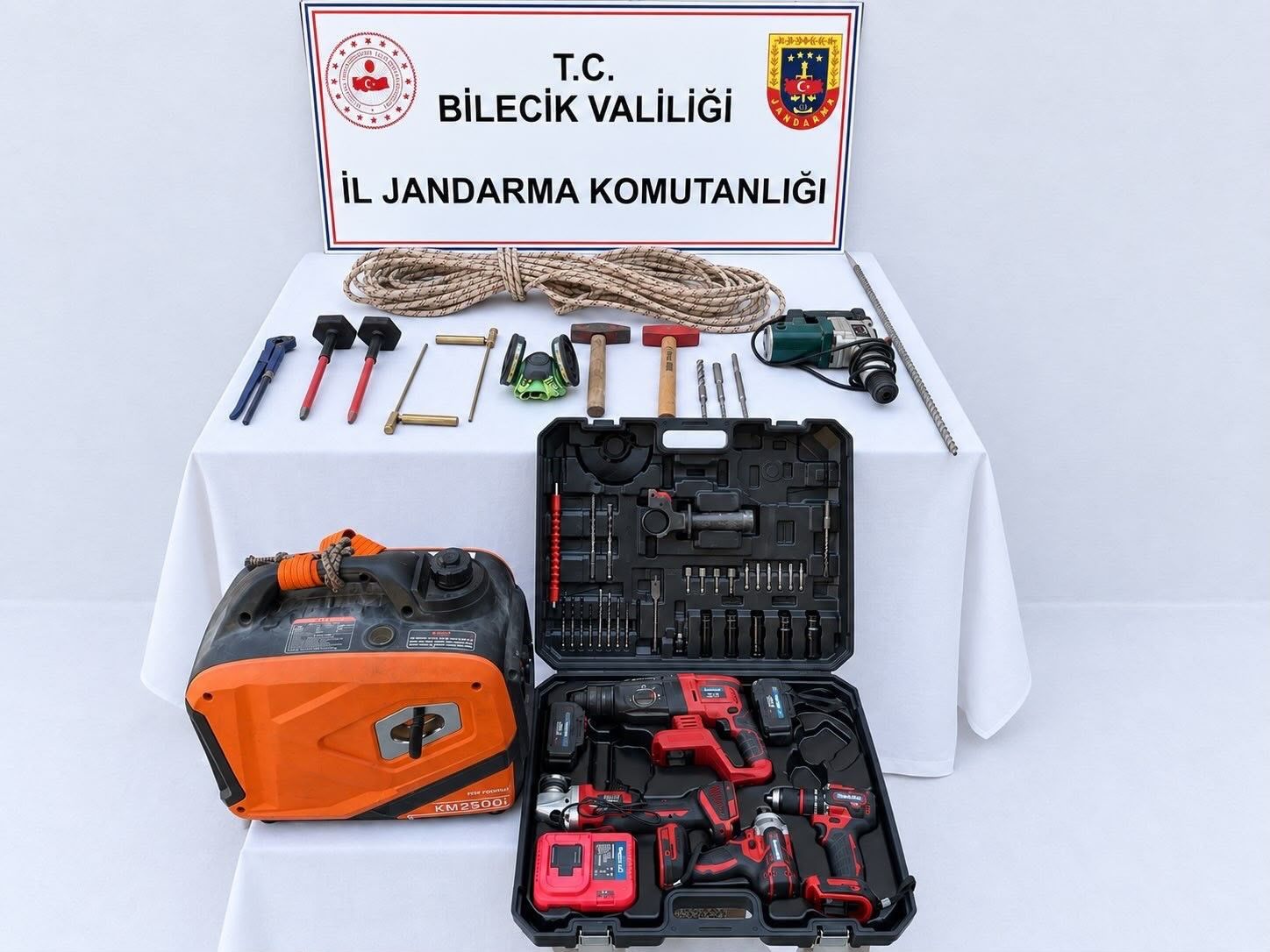 DEFİNE ARAYAN 5 KİŞİ SUÇÜSTÜ YAKALANDI A W807899 01 DEFİNE ARAYAN 5 KİŞİ SUÇÜSTÜ YAKALANDI