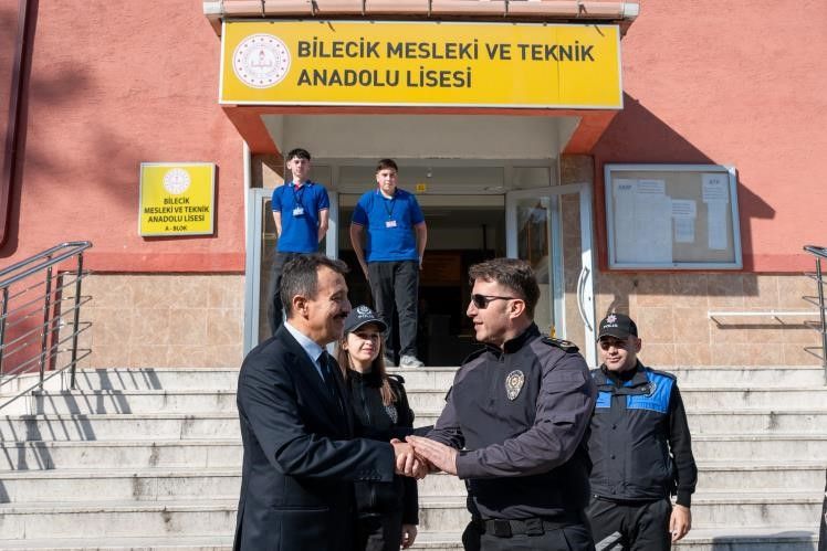 A W807934 01 OKUL GÜVENLİĞİ İÇİN EMNİYET DEVREDE