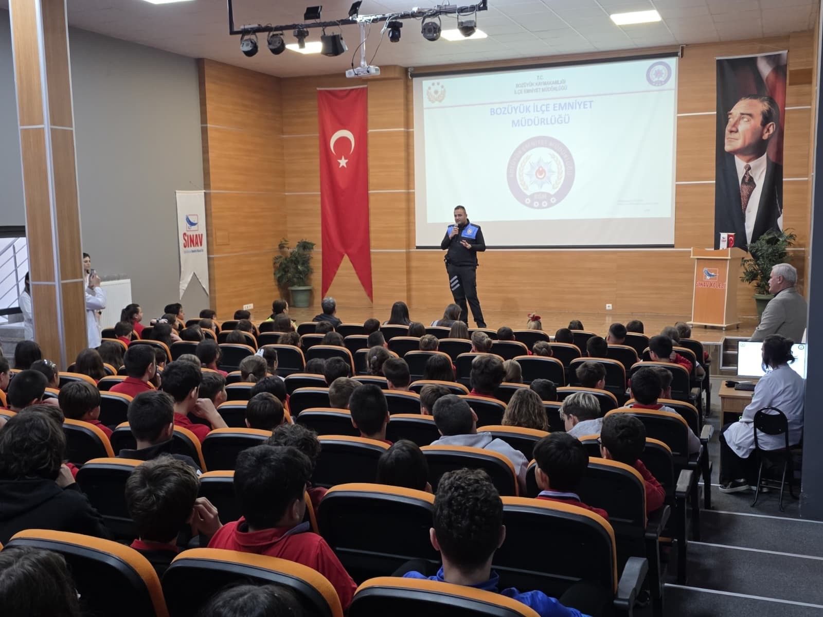 A W808665 01 BİLECİK'TE 120 ÖĞRENCİYE GÜVENLİ İNTERNET VE AKRAN ZORBALIĞI EĞİTİMİ