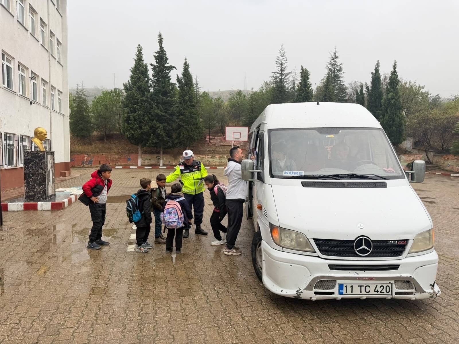 A W811354 01 BİLECİK'TE 360 ARAÇ VE BİN 63 KİŞİ DENETLENDİ