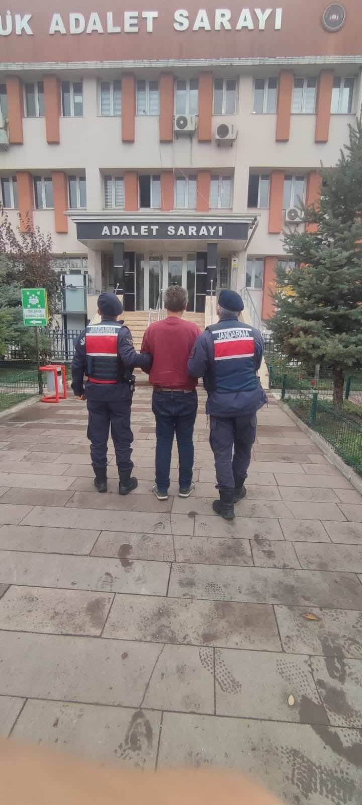 2 YIL 1 AY HAPİS CEZASI OLAN ŞAHIS TUTUKLANDI A W812099 01 2 YIL 1 AY HAPİS CEZASI OLAN ŞAHIS TUTUKLANDI