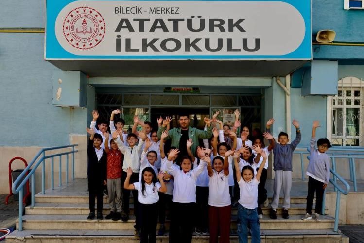 A W813009 02 MİNİK ÖĞRENCİLER SPORLA HEM EĞLENDİ HEM HAREKET ETTİ