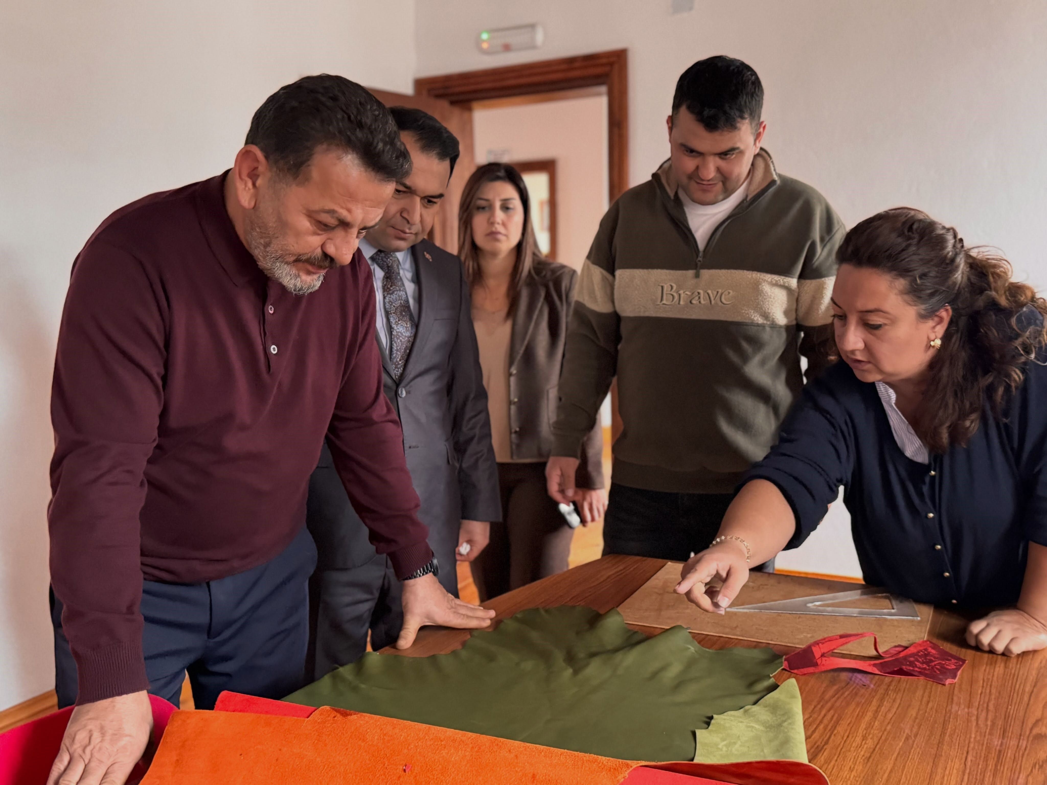 A W813384 02 BU KEZ SANATINI KONUŞTURDU