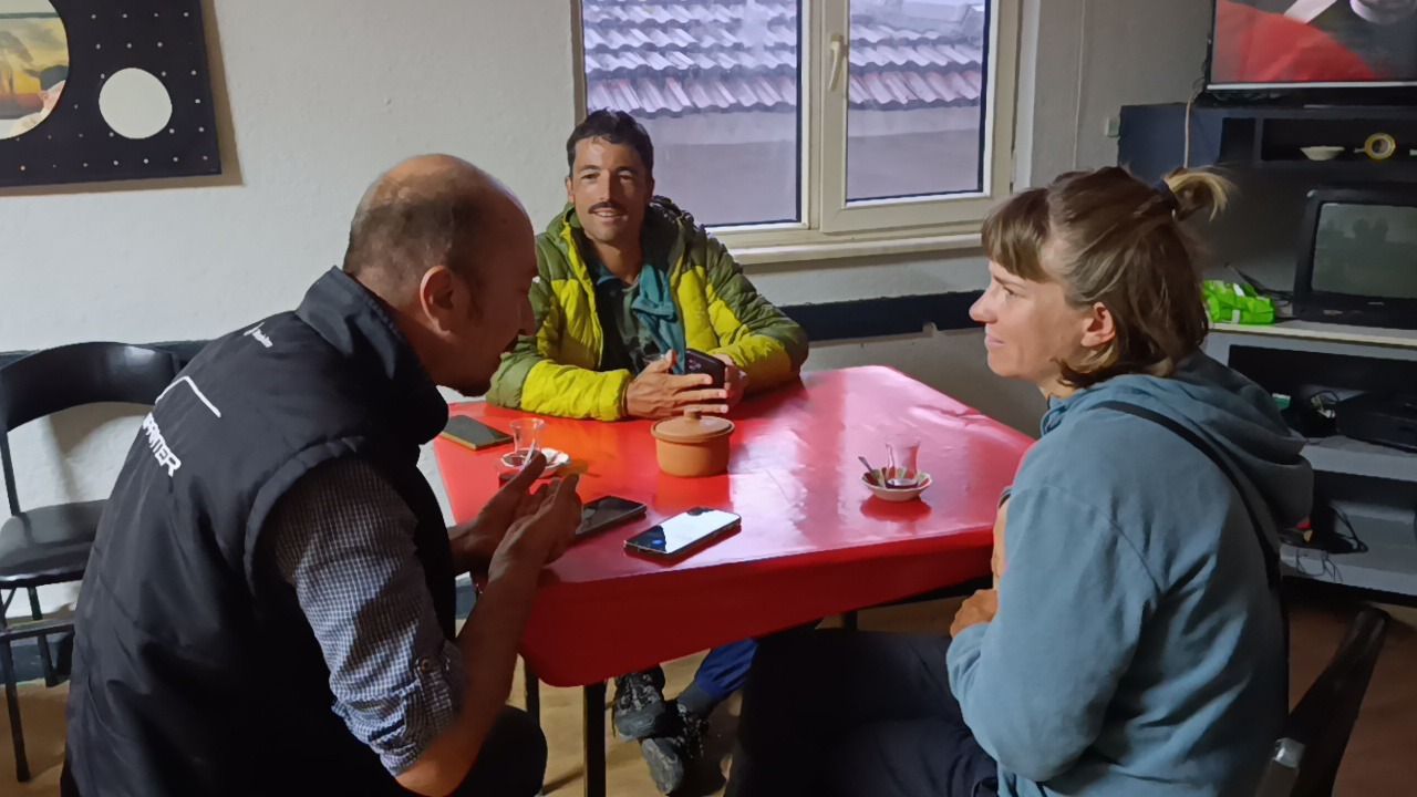 Whatsapp Image 2026 10 14 At 01.36.34 (2) SİNGAPUR'DAN YOLA ÇIKTILAR, 18 BİN KİLOMETRE SONRA BİLECİK'TE MOLA VERDİLER