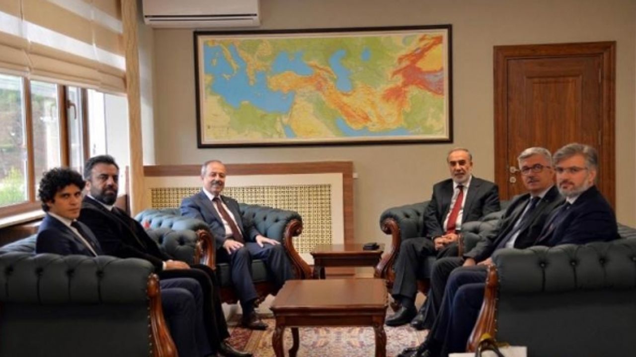 ESKİ BÜYÜKELÇİ KULAKLIKAYA İLE VALİ VEKİLİ TAŞDÖĞEN BİR ARAYA GELDİ