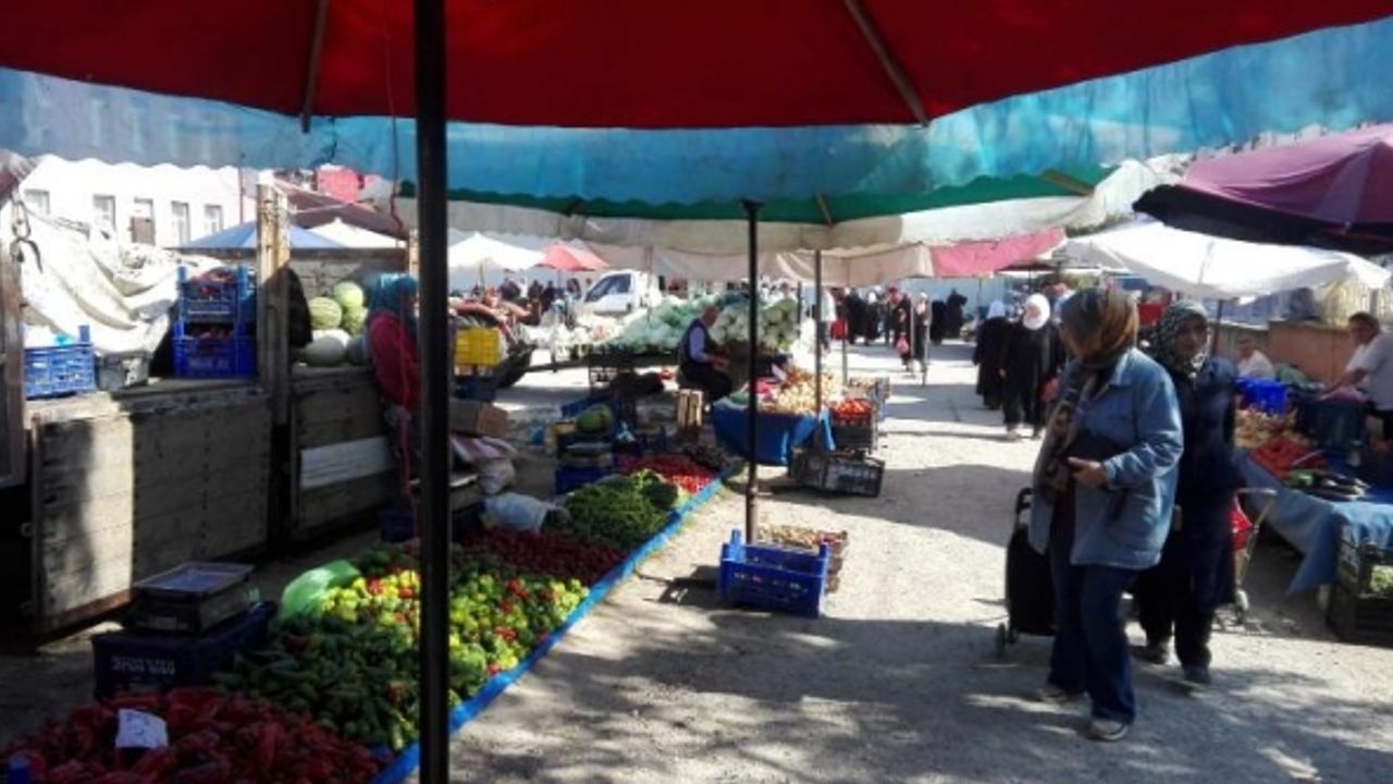 PAZARYERİ'NDE KURULAN KÖYLÜ PAZARINA İLGİ BÜYÜK