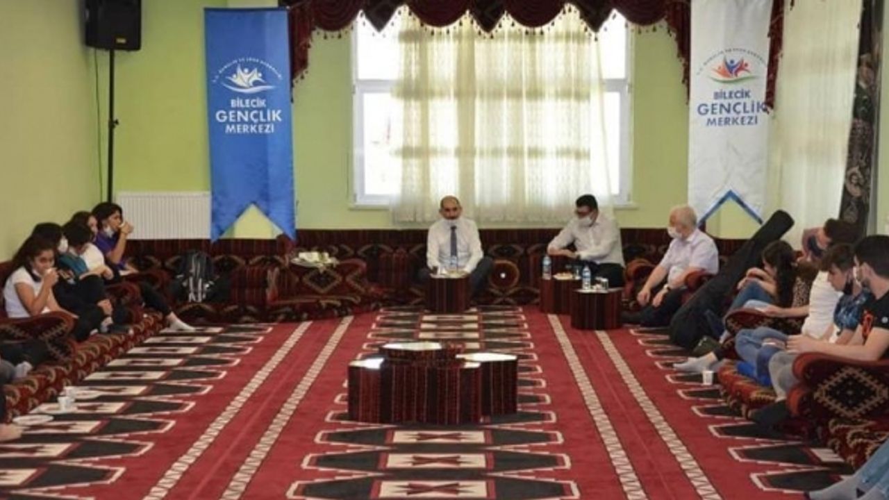 İL MÜDÜRÜ YASİN ÖZDEMİR HAS ODA'DA GENÇLER İLE BULUŞTU