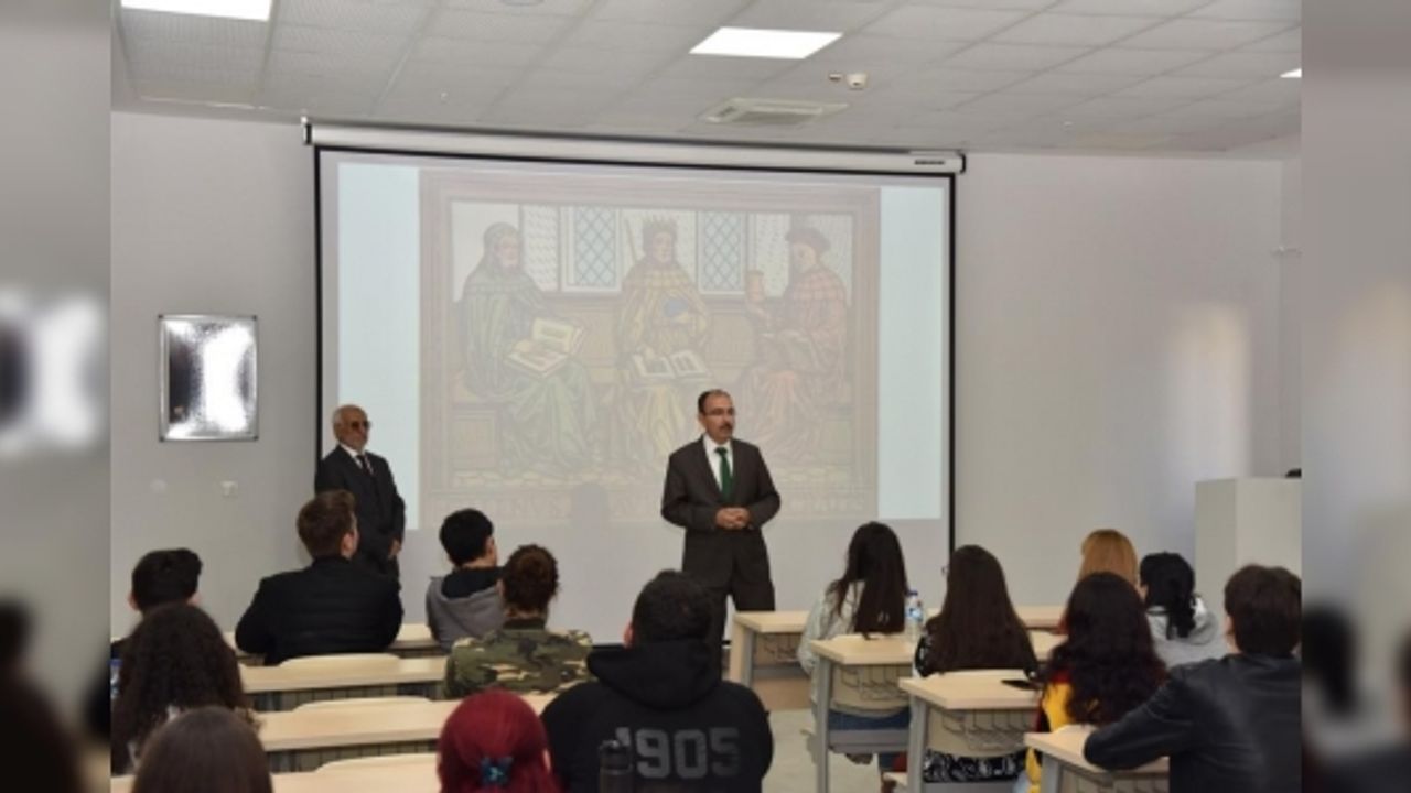 REKTÖR BEYDEMİR, TIP FAKÜLTESİ ÖĞRENCİLERİNE İLK DERSİ VERDİ