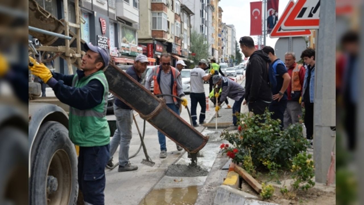 TRAMVAY PROJESİNDE BETON ZEMİN ÇALIŞMALARI SÜRÜYOR