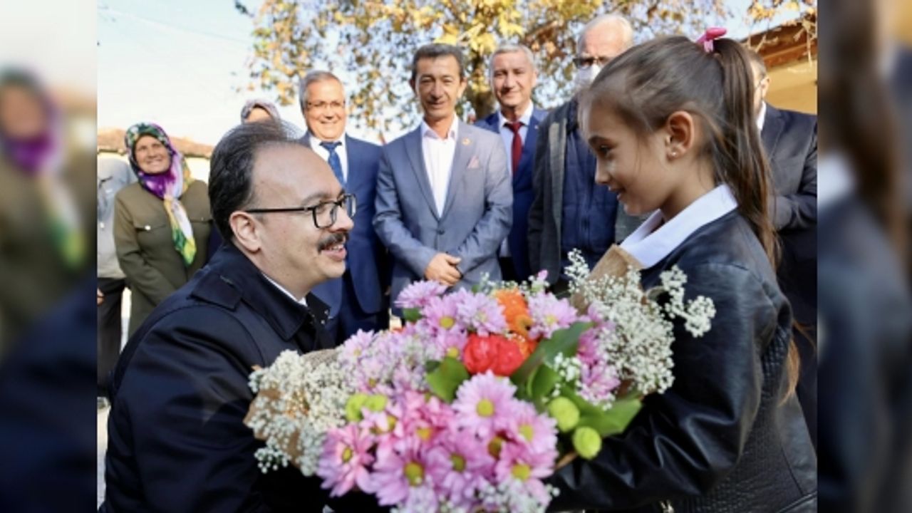 VALİ KIZILKAYA, KÖY SAKİNLERİ İLE ASFALT YOLUNU İNCELEDİ