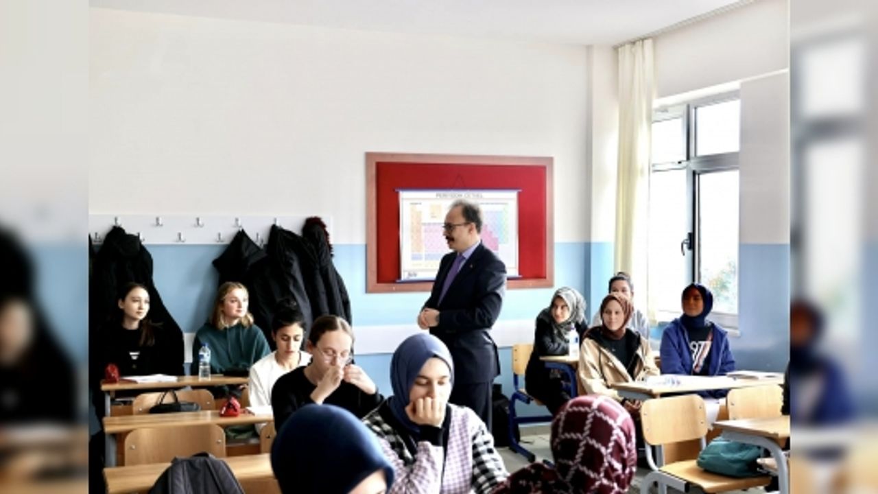 VALİ KIZILKAYA LİSE SON SINIF ÖĞRENCİLERİNE MORAL VERDİ