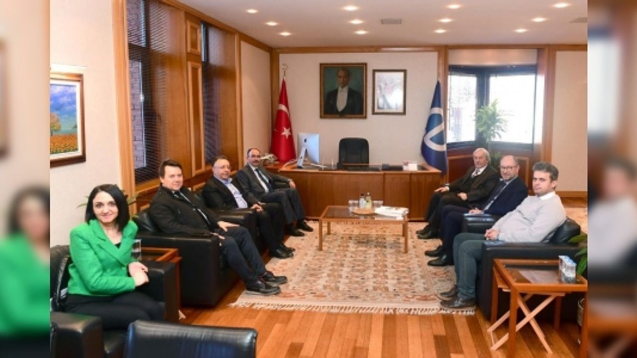 BAŞKAN ŞAHİN VE REKTÖR BEYDEMİR, DENEY HAYVANLARI ARAŞTIRMA VE UYGULAMA MERKEZİNİ GEZDİ