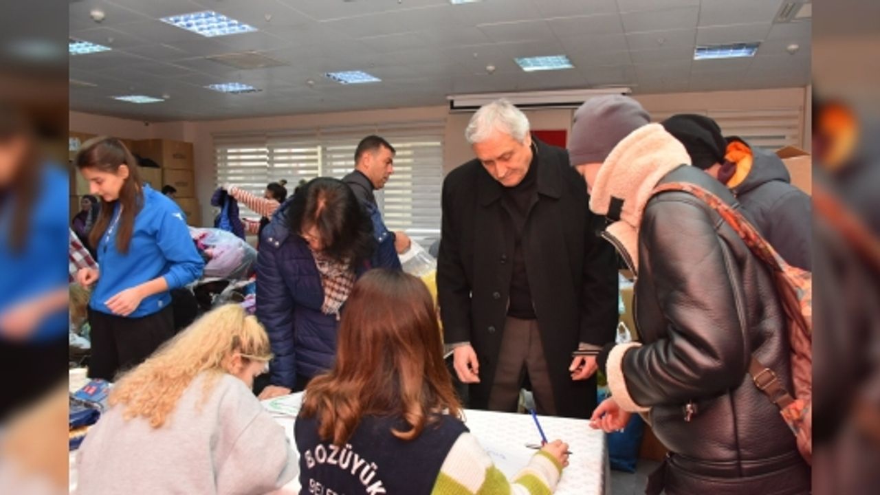 BOZÜYÜK BELEDİYESİ’NDEN DEPREMZEDELER İÇİN YARDIM KAMPANYASI