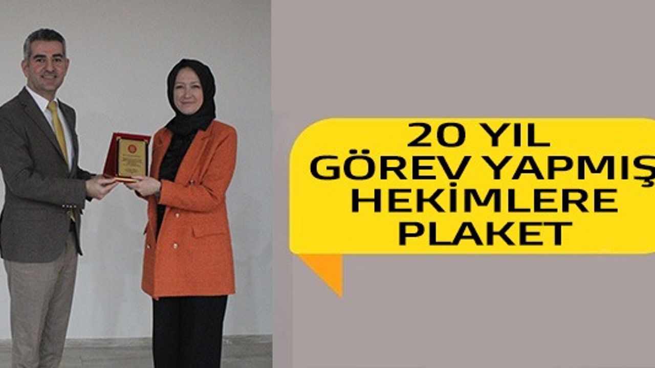 20 YIL GÖREV YAPMIŞ HEKİMLERE PLAKET