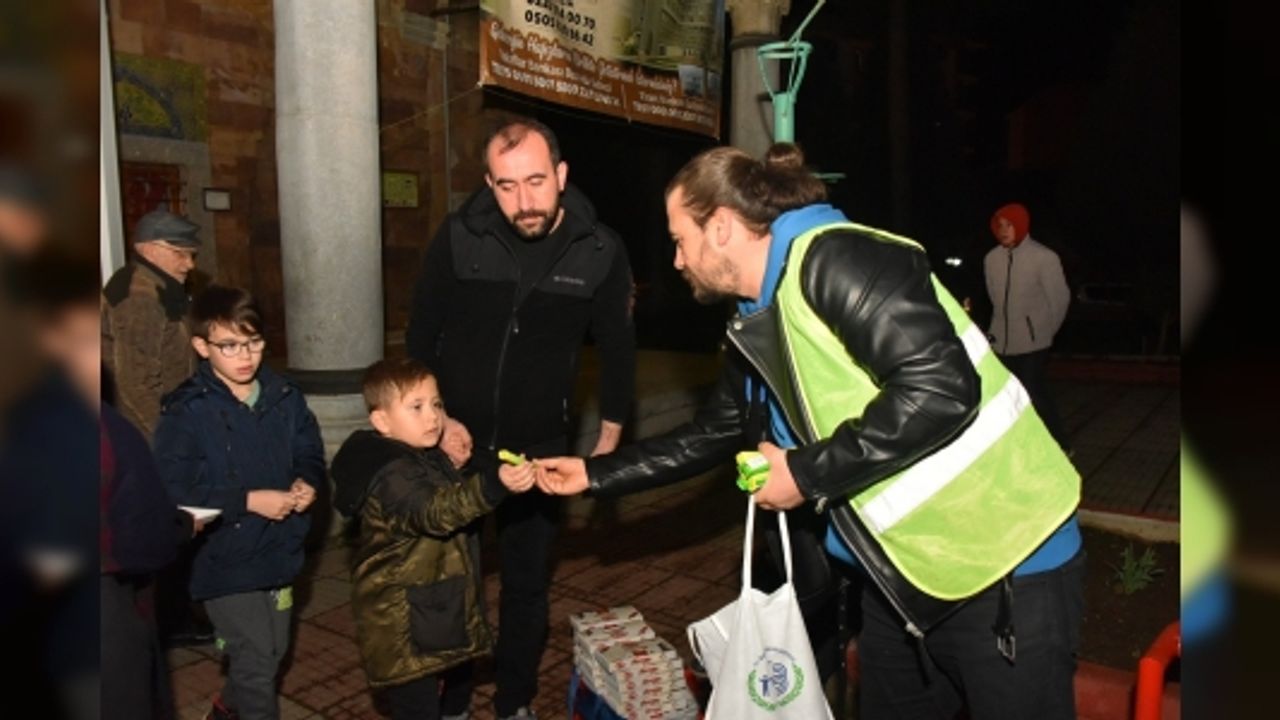 BOZÜYÜK BELEDİYESİ’NDEN BERAT KANDİLİ’NDE ŞEKER İKRAMI