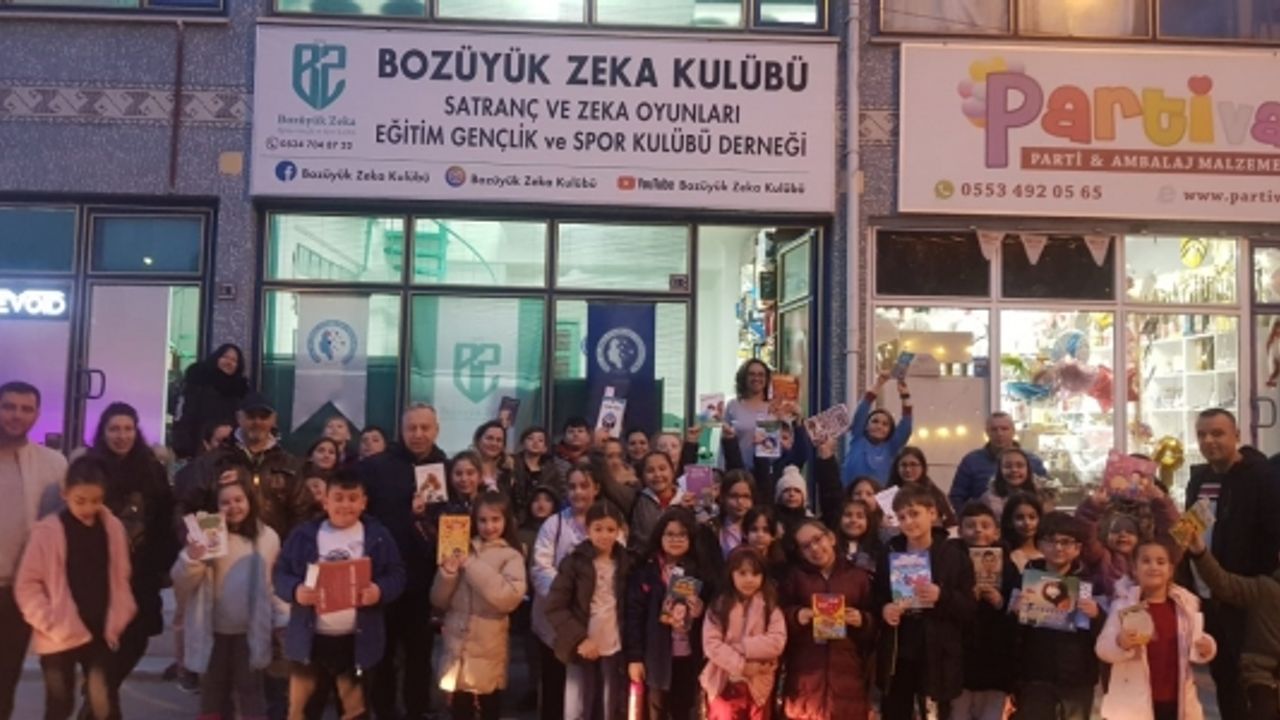 BOZÜYÜK’TE 'KİTABINI AL GEL BİRLİKTE OKUYALIM' ETKİNLİĞİ YAPILDI