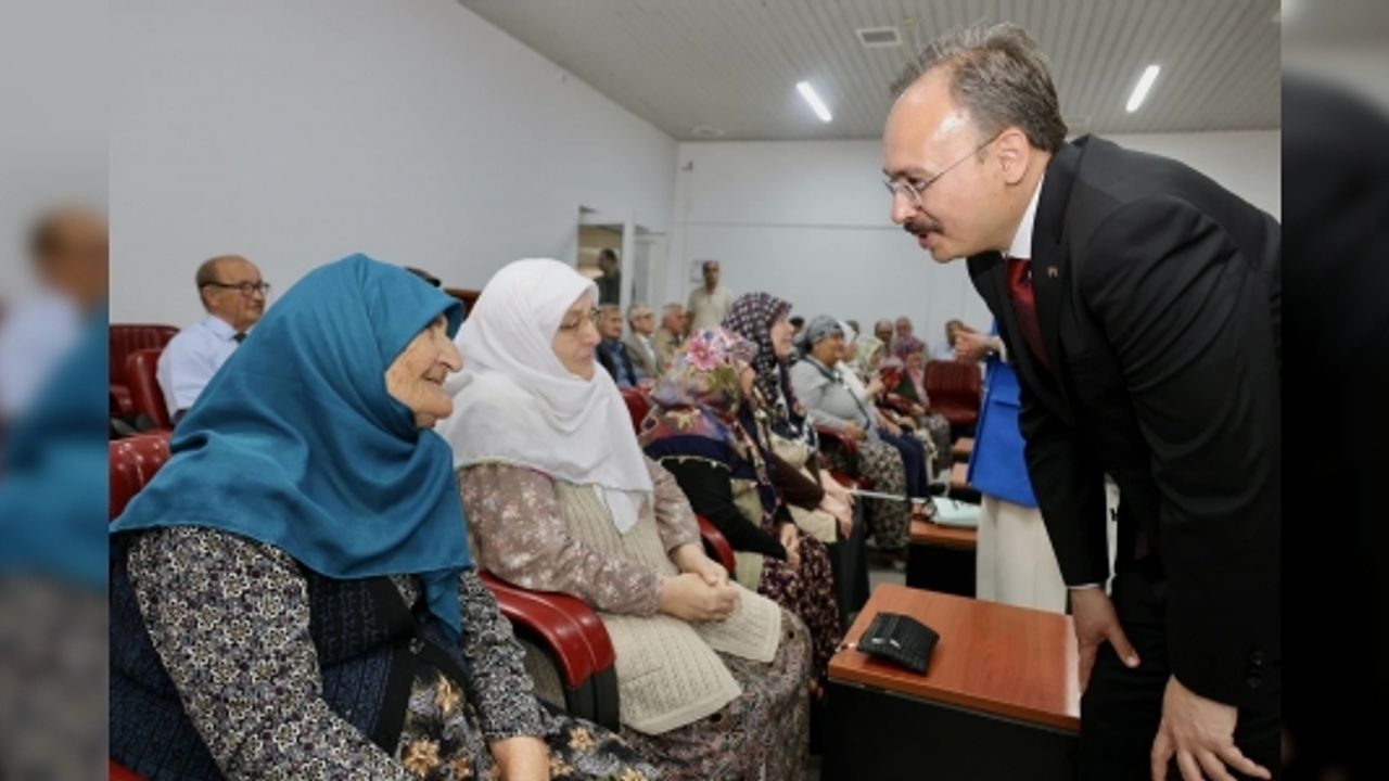 VALİ KIZILKAYA HUZUREVİ SAKİNLERİ VE ÇOCUK SİTESİ'NDE KALAN ÇOCUKLARLA BİR ARAYA GELDİ