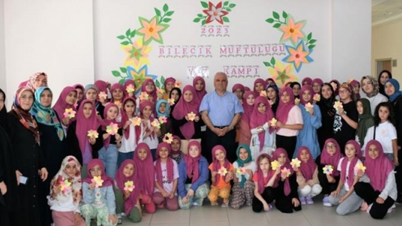 ''YAZIMDA KARDEŞLİK VAR'' PROJESİ İLE KUR'AN KURSLARINA GENÇLER AKIN ETTİ