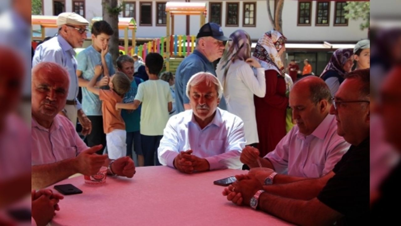 OSMANELİ'DE 2 BİN KİŞİYE AŞURE DAĞITILDI