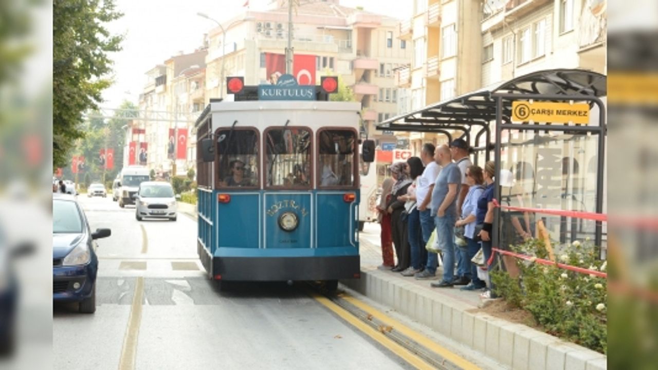 BOZTRAM BOZÜYÜK'TE ANA CADDEYİ SÜSLÜYOR