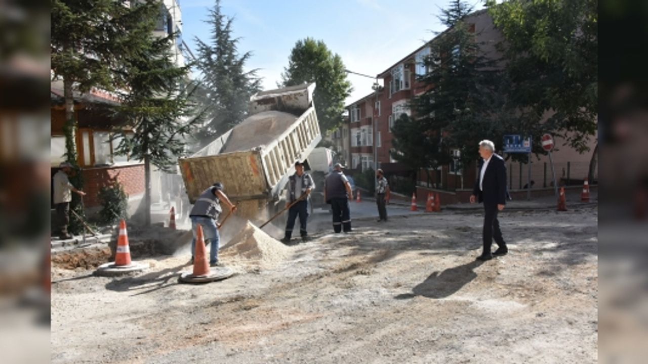 CAMİ İ CADDESİ'NDE SICAK ASFALT ÇALIŞMASI!