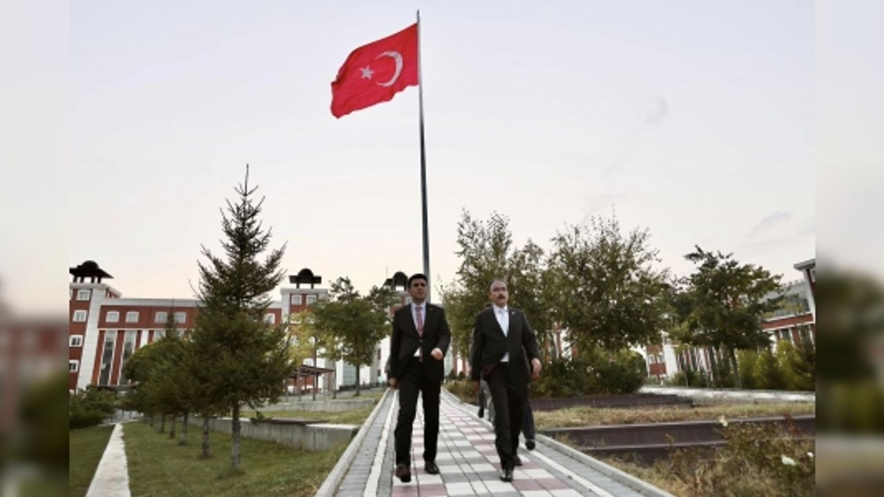 ÜNİVERSİTEDE DEVAM EDEN PROJELERİ YAKINDAN İNCELEDİLER