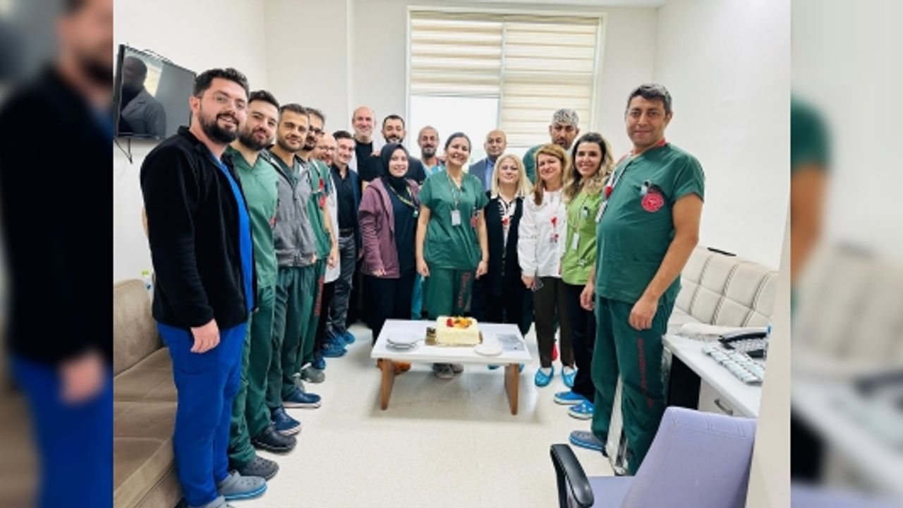 DÜNYA ANESTEZİ GÜNÜ PASTA İLE KUTLANDI