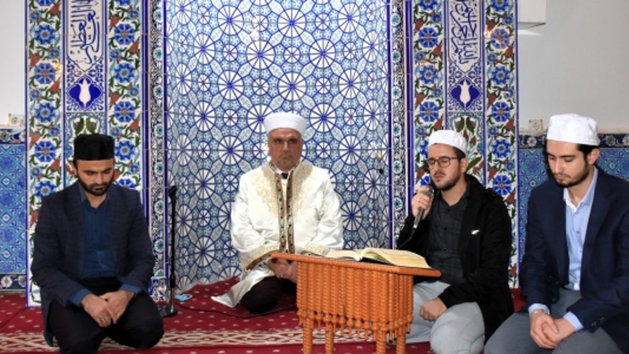 FİLİSTİN'DE HAYATINI KAYBEDENLER İÇİN GIYABİ CENAZE NAMAZI KILINDI