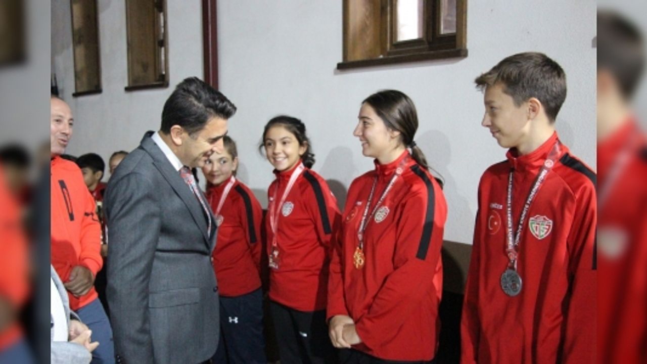 SPOR VE SANAT HAKKINDA KONUŞTULAR