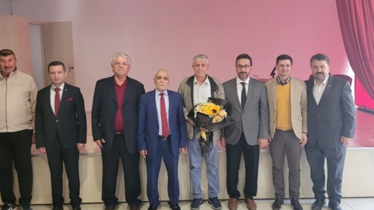 TARİHÇİ VE YAZAR ÖĞRENCİLERLE BİR ARADA