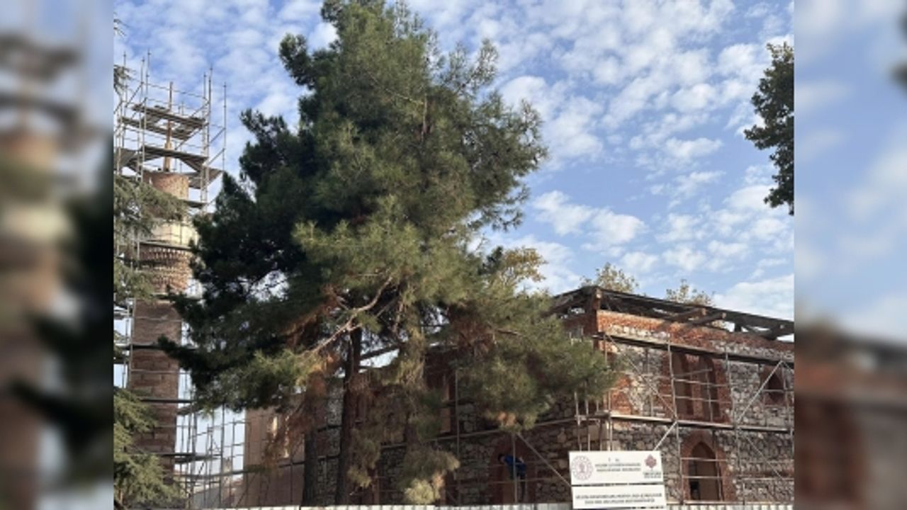 RESTORE EDİLEN CAMİİ YERİNDE İNCELENDİ