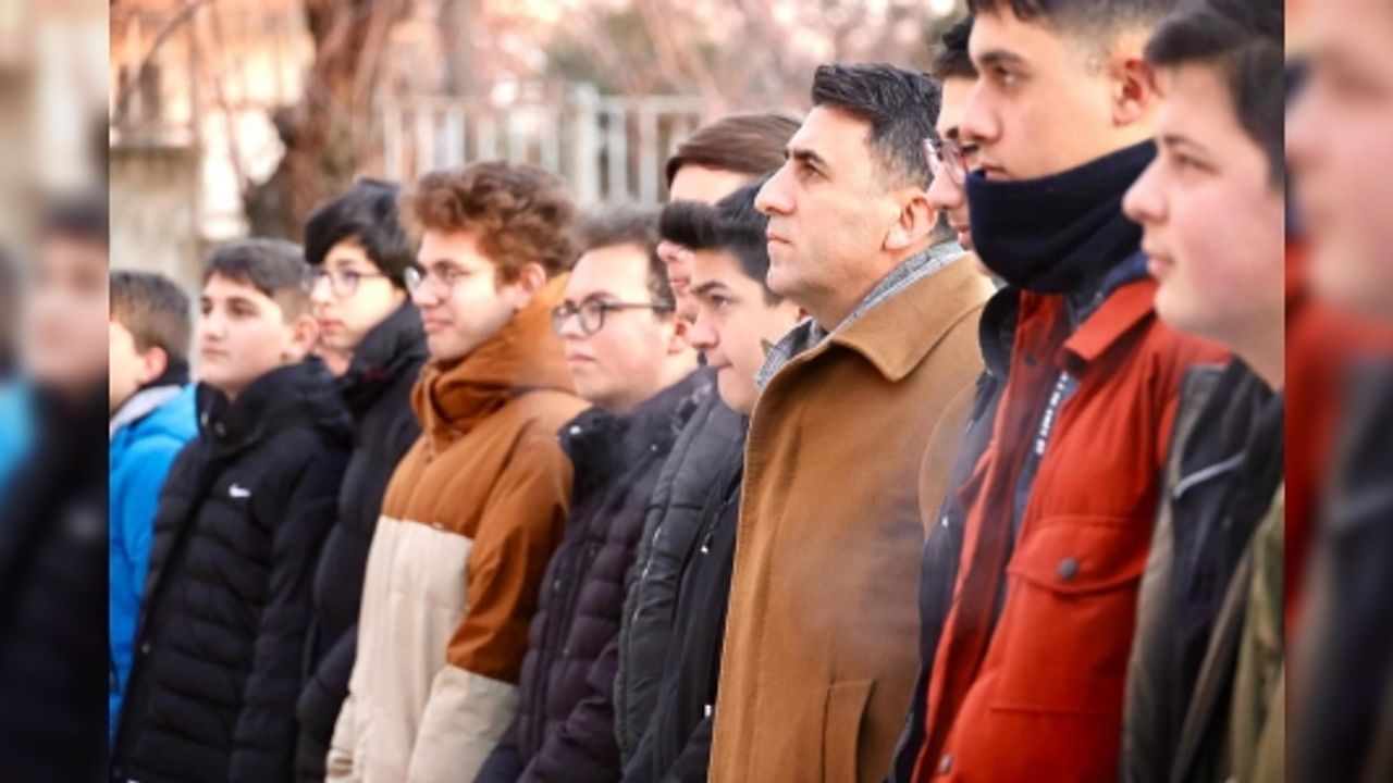 ŞEHİTLER İÇİN 1 DAKİKALIK SAYGI DURUŞU