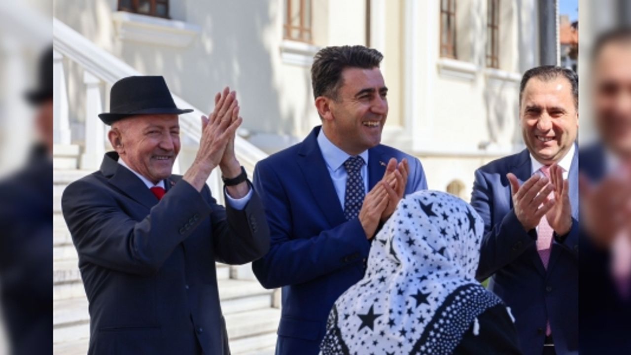 ANLAMLI GÜNDE HUZUREVİ SAKİNLERİNİ YALNIZ BIRAKMADI