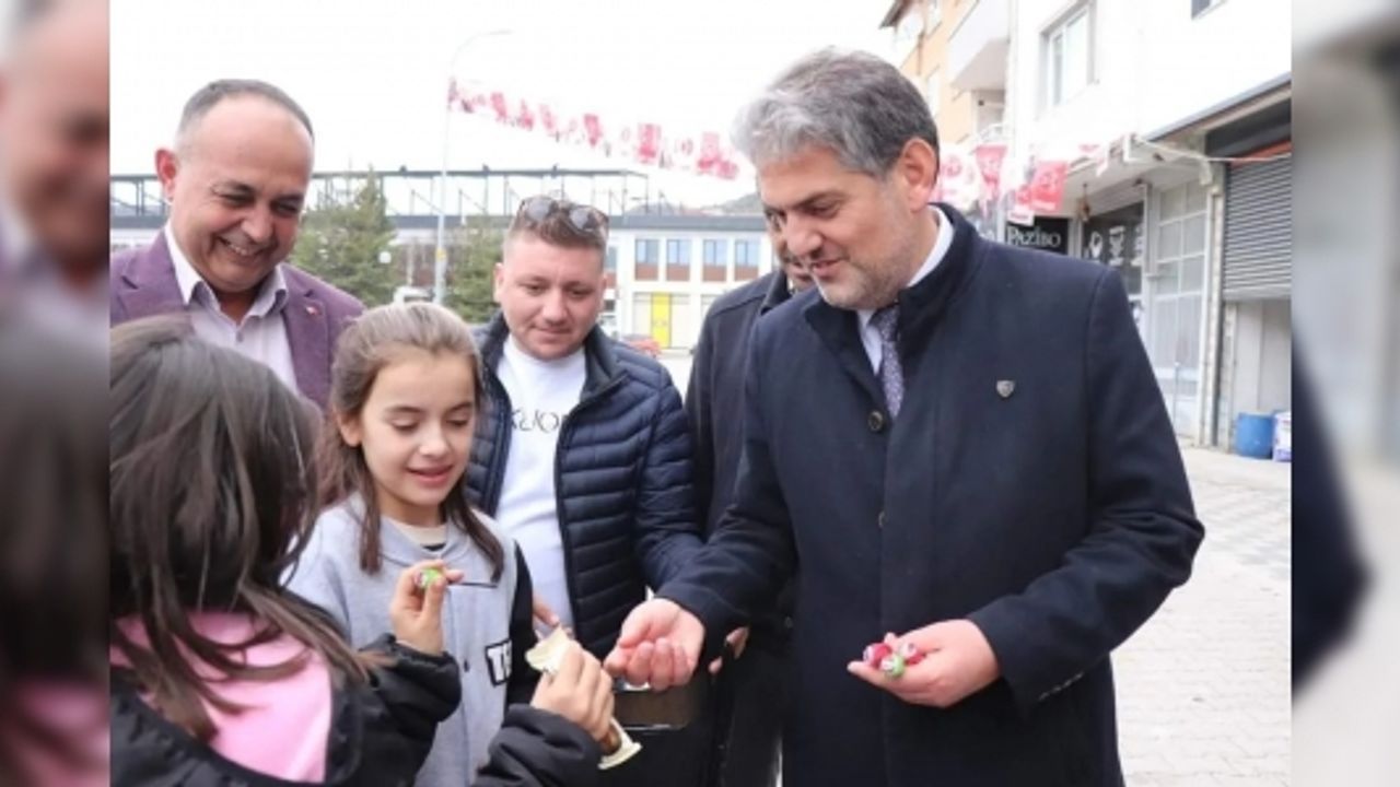 BAŞKAN SUER, ÇOCUKLARIN YÜZÜNÜ GÜLDÜRÜYOR