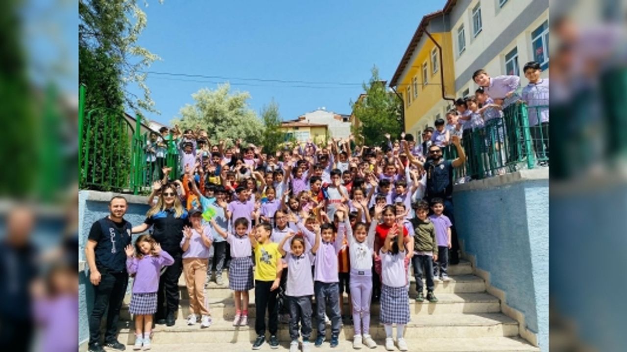 358 ÖĞRENCİ GÜVENLİ İNTERNET İLE TANIŞTI