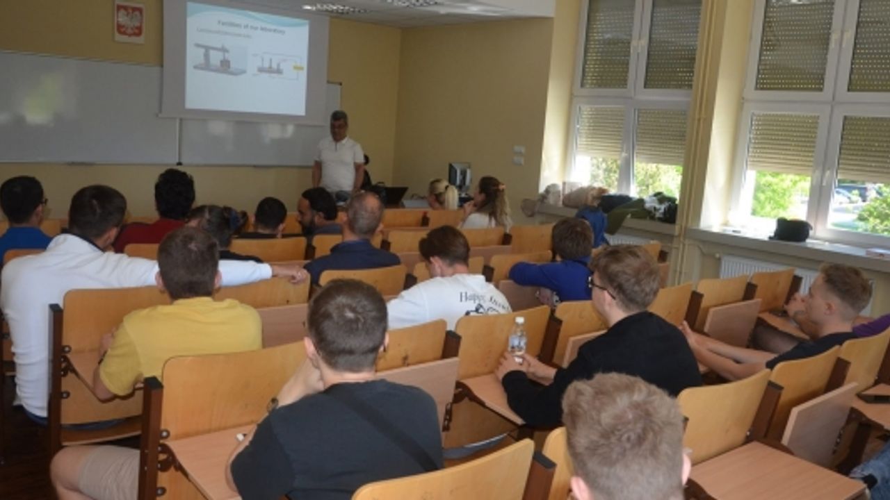 ''NİTELİKLİ VE DENEYİMLİ MEZUN VERMENİN ÖNEMİ''