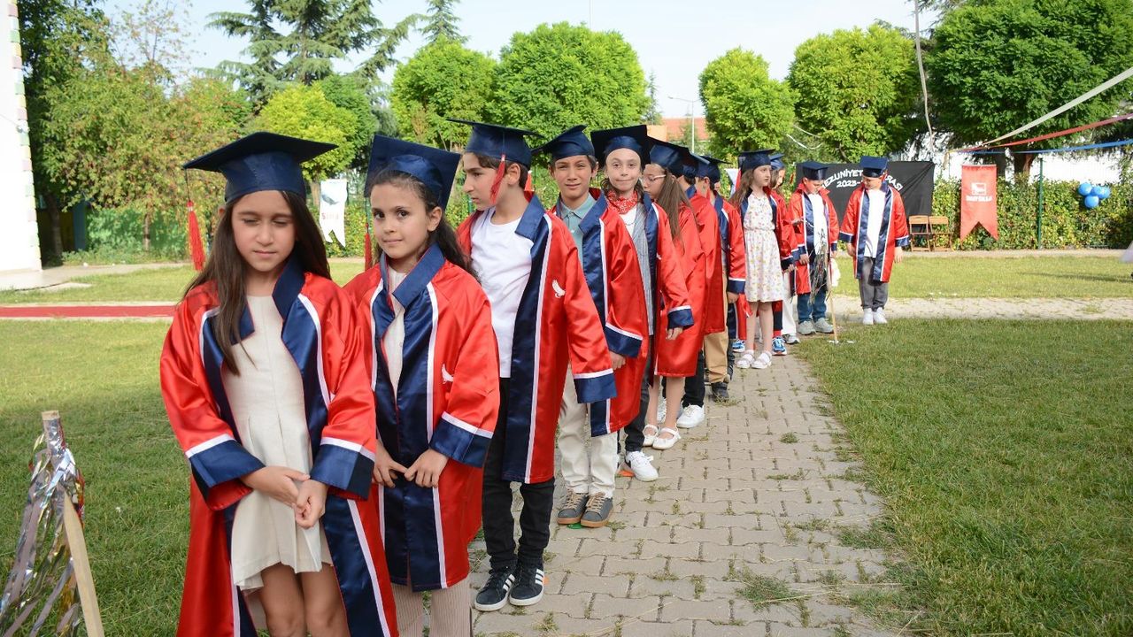 BİLECİK SINAV KOLEJİ'NDE MEZUNİYET HEYECANI