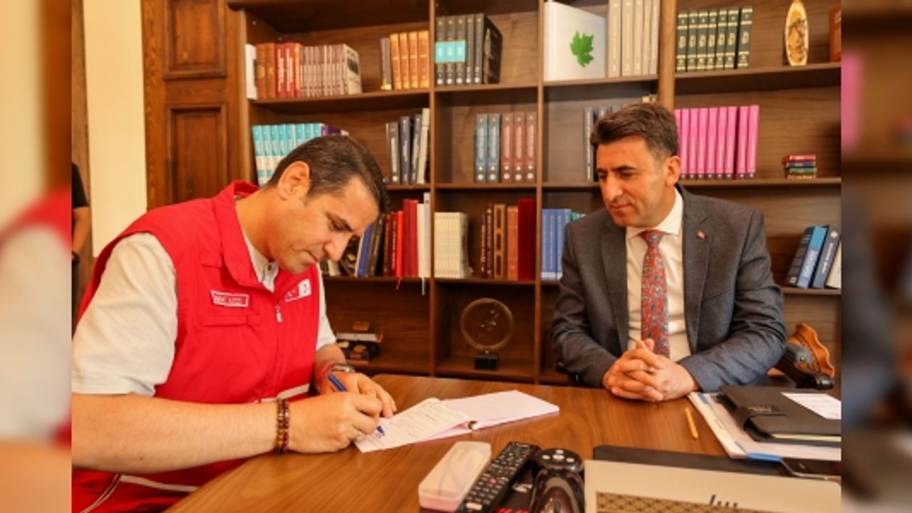 VALİ AYGÖL YAPTIĞI BAĞIŞ İLE ÖRNEK OLDU