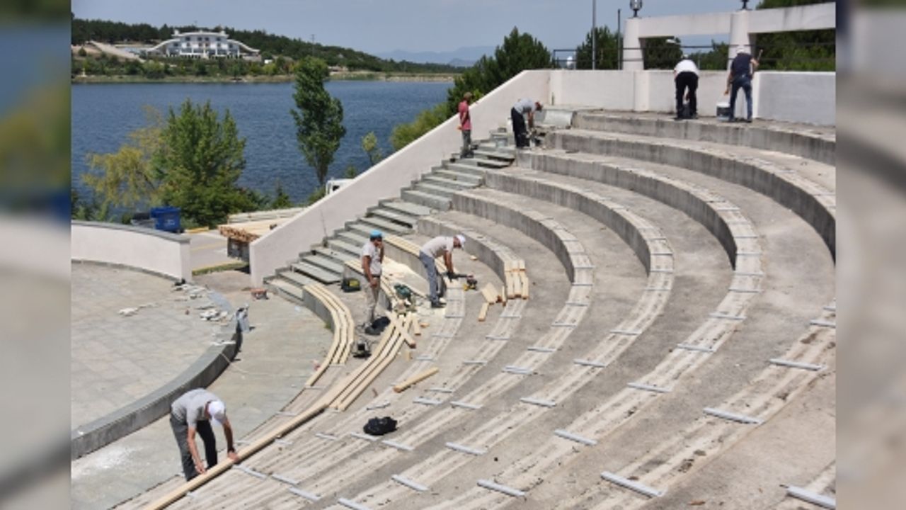 AMFİ TİYATRO YENİLENEN YÜZÜYLE AÇILIYOR