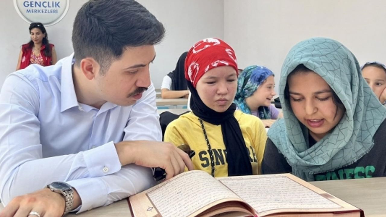 KAYMAKAM KAHRAMAN'DAN KUR'AN KURSUNA ZİYARET