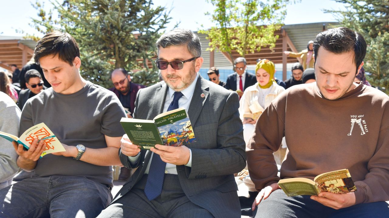 BŞEÜ'DE KİTAP OKUMA ETKİNLİĞİ DÜZENLENDİ